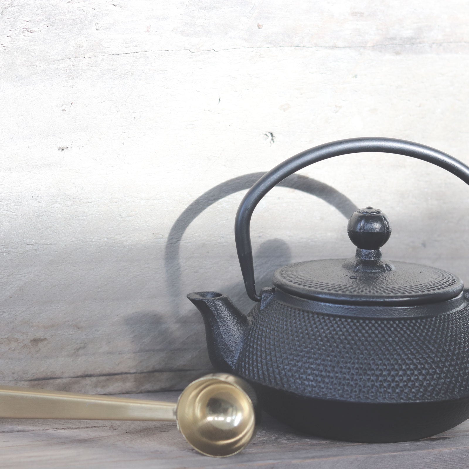 Cast iron tea pot with tea scoop